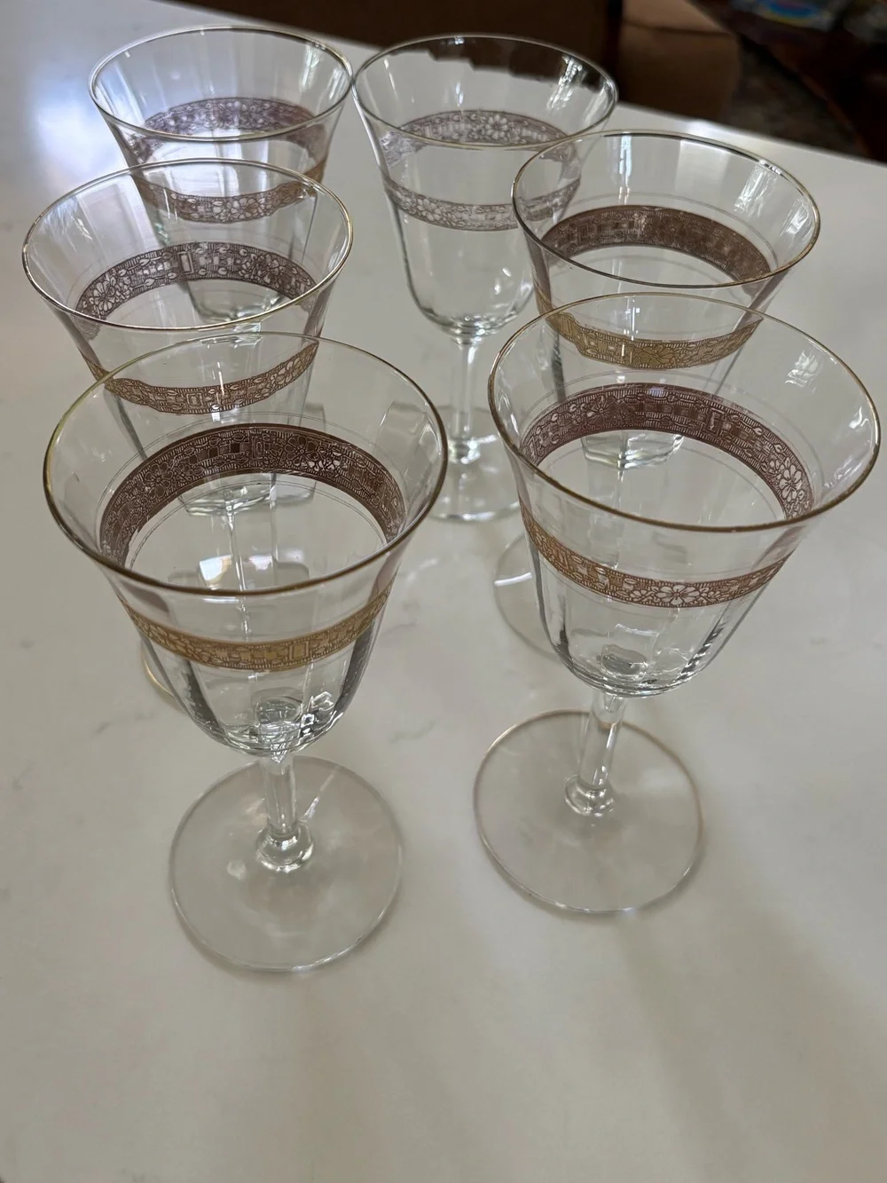 Elegant Clear Wine Glasses with Metallic Gold Band – Set of 7